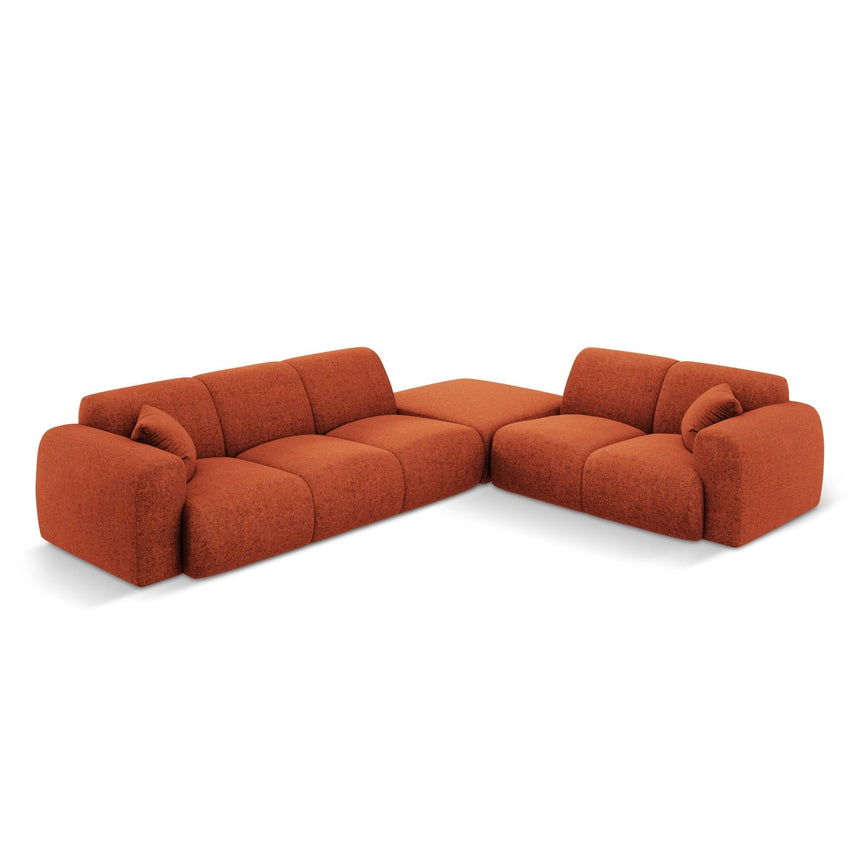 Nolio 4-Sitzer Ecksofa, Rechte Seite, aus Chenille in Terrakotta (Haga 44), 315x250 cm von Cosmopolitan Design – Bild 1