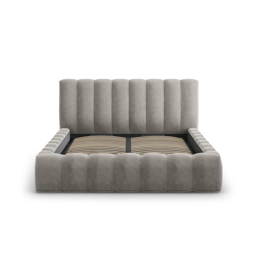 Palma Bett mit Kopfteil und Stauraum aus Samt in Hellgrau (Bluvel 13), 180x200 cm von Cosmopolitan Design – Bild 2