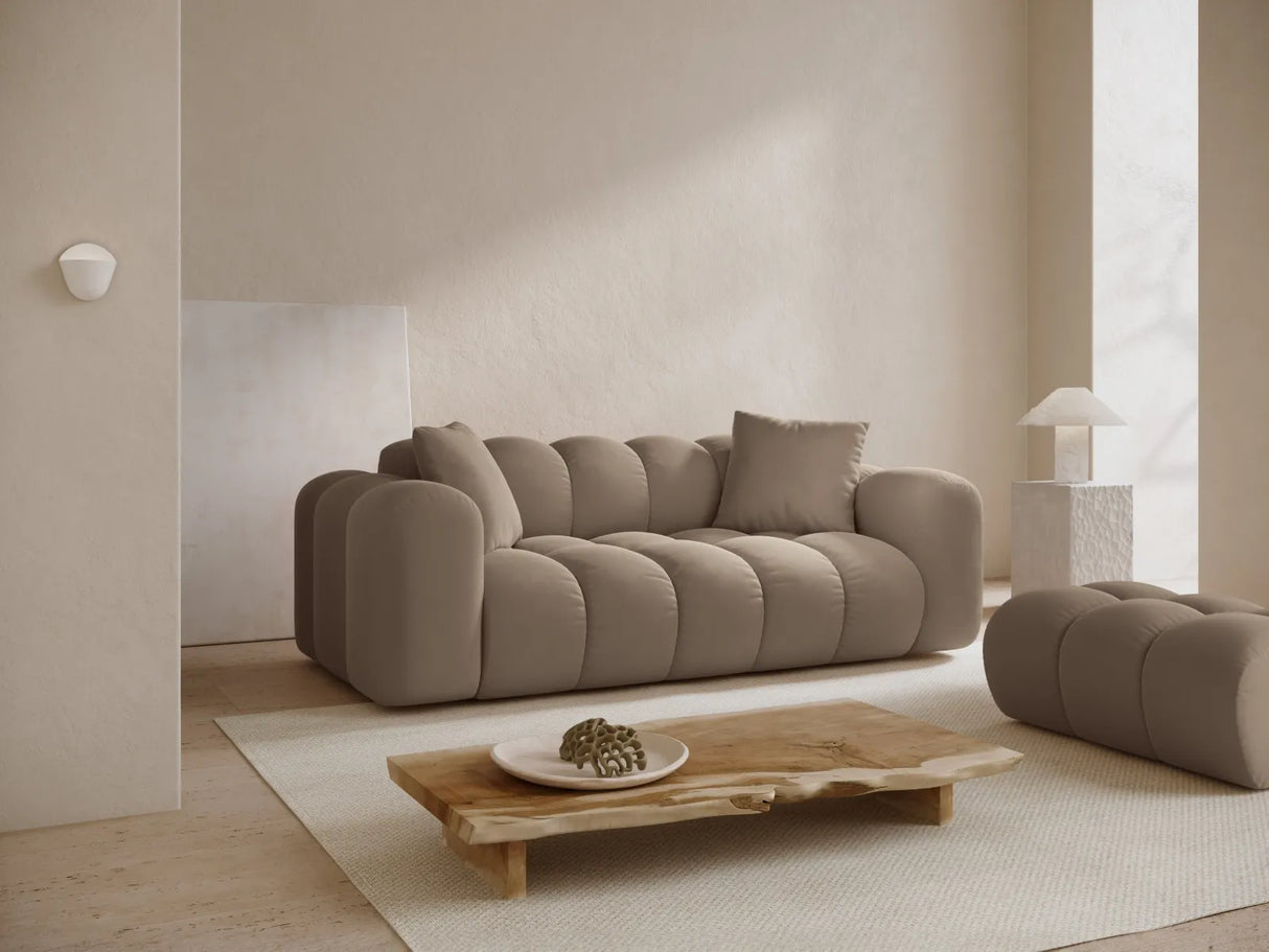 Treno 3-Sitzer Sofa aus Samt in Cappuccino (Bluvel 40), 210x94x70 cm von Cosmopolitan Design – Bild 2