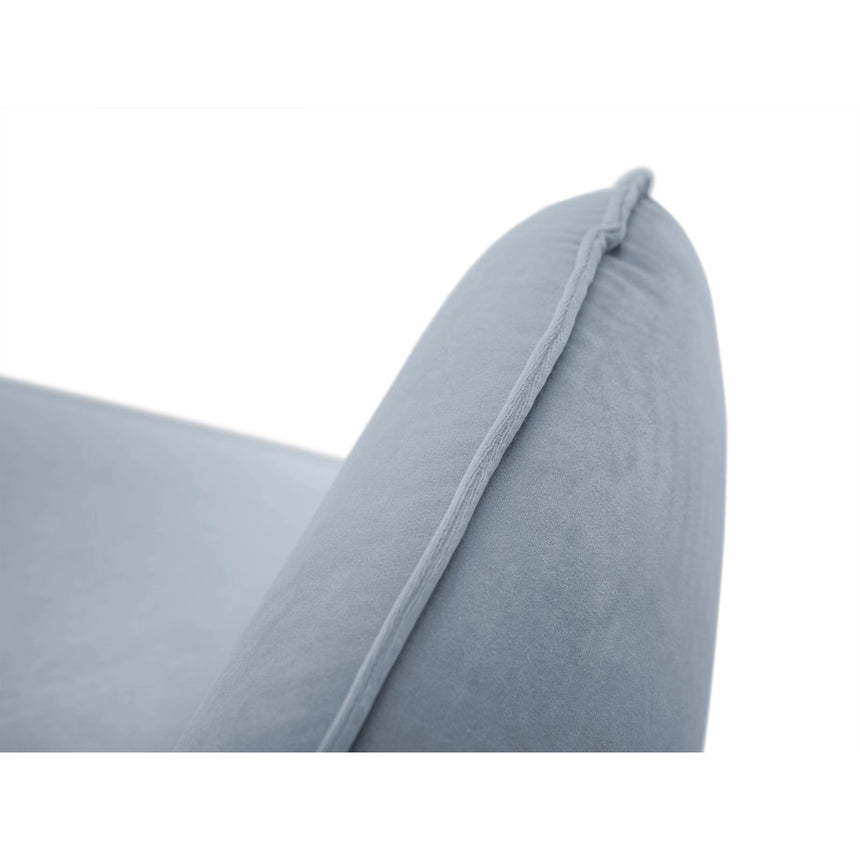 Vienna Sessel aus Samt in Hellblau (Bluvel 06), 97x94x95 cm von Cosmopolitan Design – Bild 4