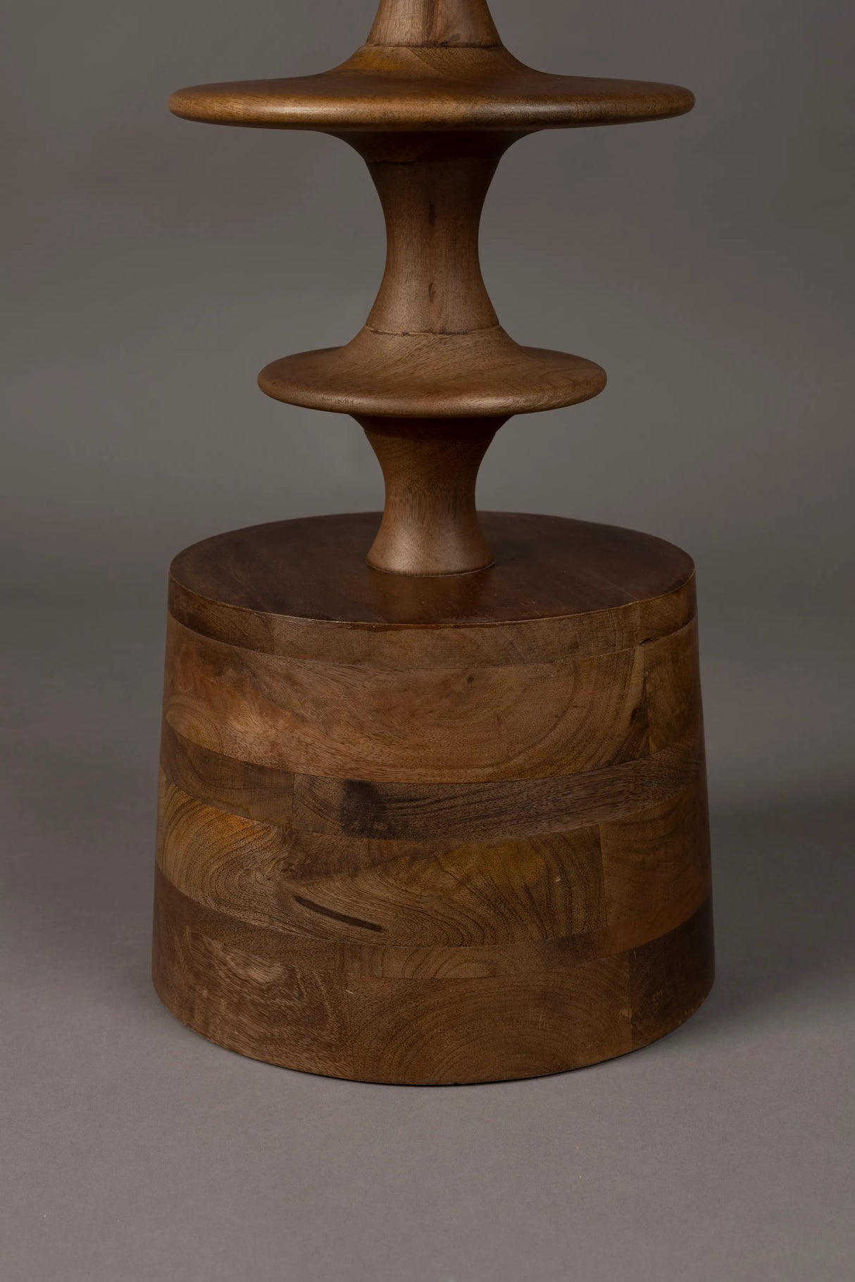 Cath Beistelltisch Walnuss 46x46x58 cm von Dutchbone – Produktbild 4