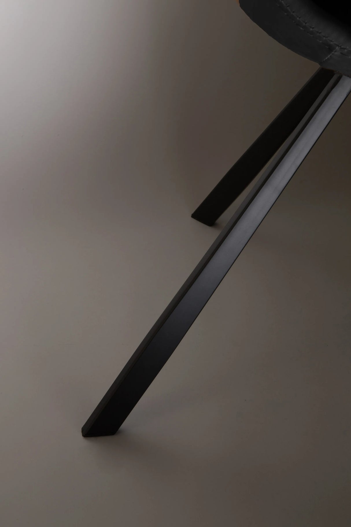 Franky Essstuhl Schwarz von Dutchbone – Produktbild 6