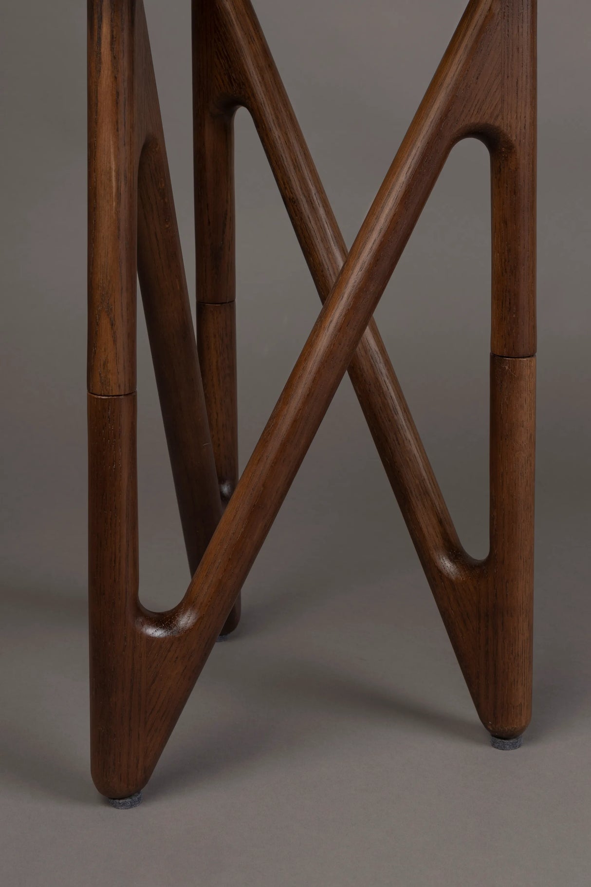 Naia Beistelltisch Walnuss 40x40x50 cm von Dutchbone – Produktbild 4