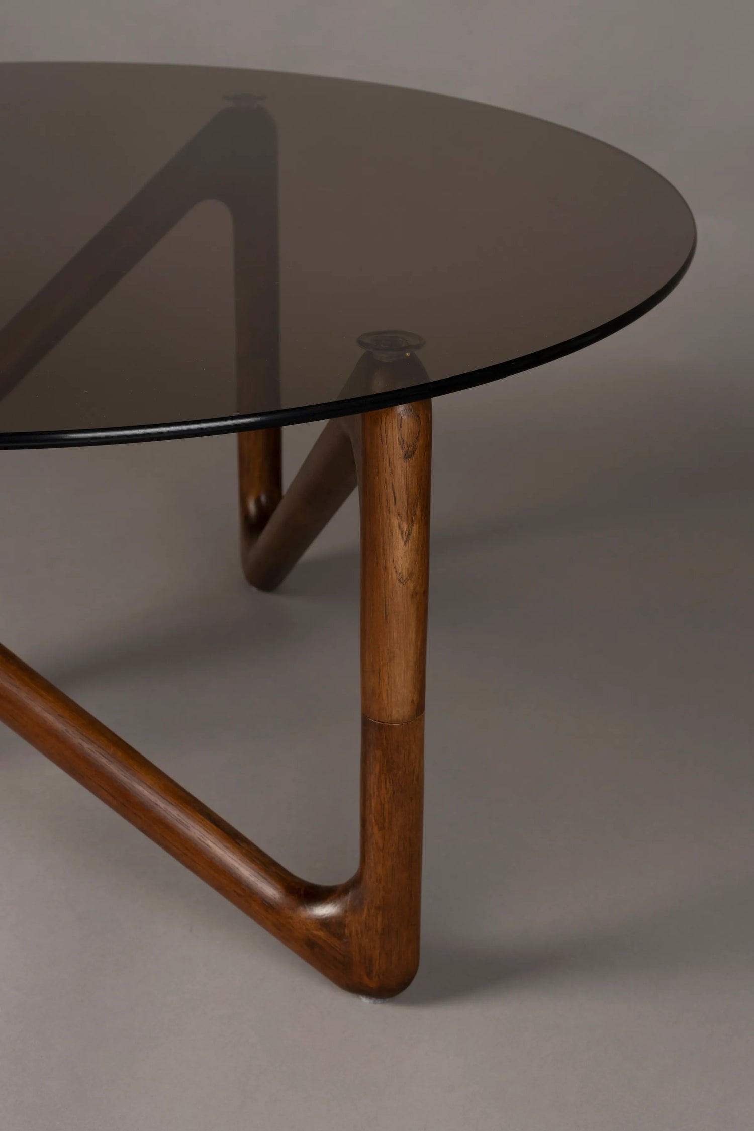 Naia Couchtisch Walnuss 80x80x40 cm von Dutchbone – Produktbild 3