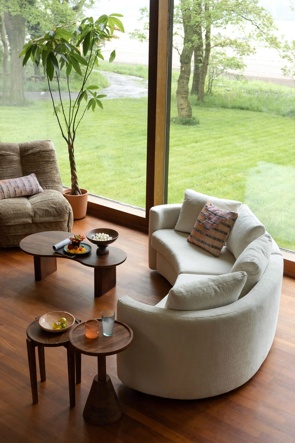 Tilon Couchtisch aus Mangoholz im Walnuss-Finish 110x60x40 cm von Dutchbone – Produktbild 6