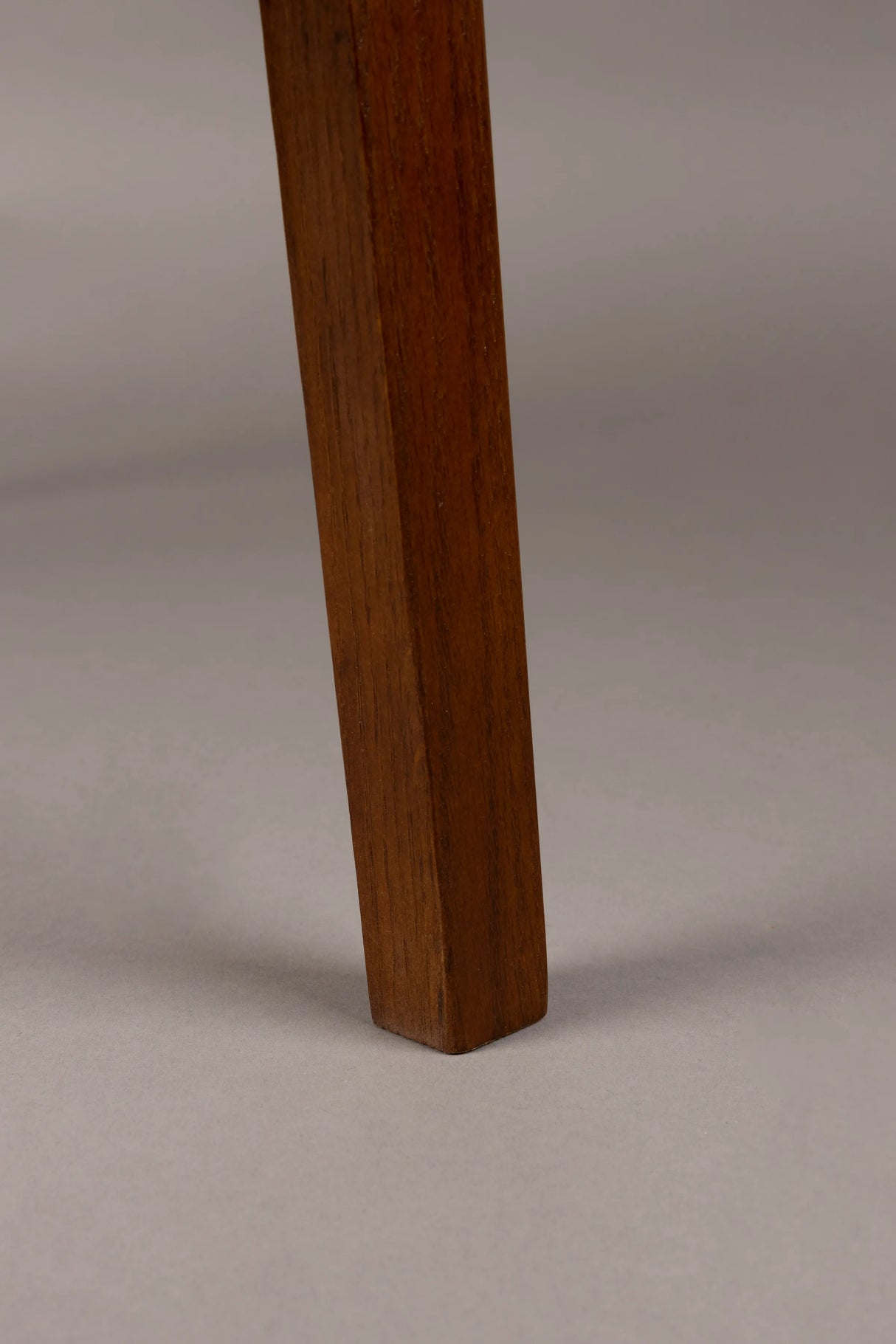 Westlake Stuhl mit Armlehne Walnuss von Dutchbone – Produktbild 9