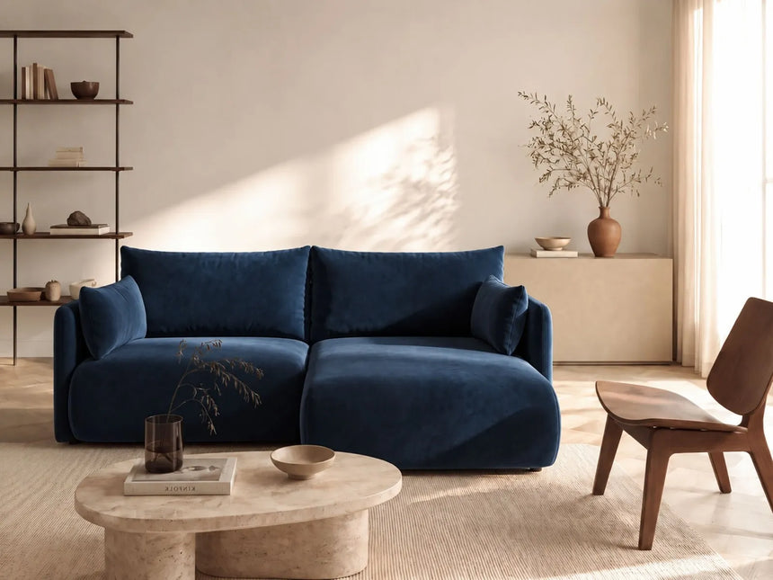 Orta 3-Sitzer Ecksofa rechts mit Schlaffunktion, ausklappbar, aus Samt in Königsblau (Bluvel 86), 215x151 cm von Ferrani Interiors – Bild 2