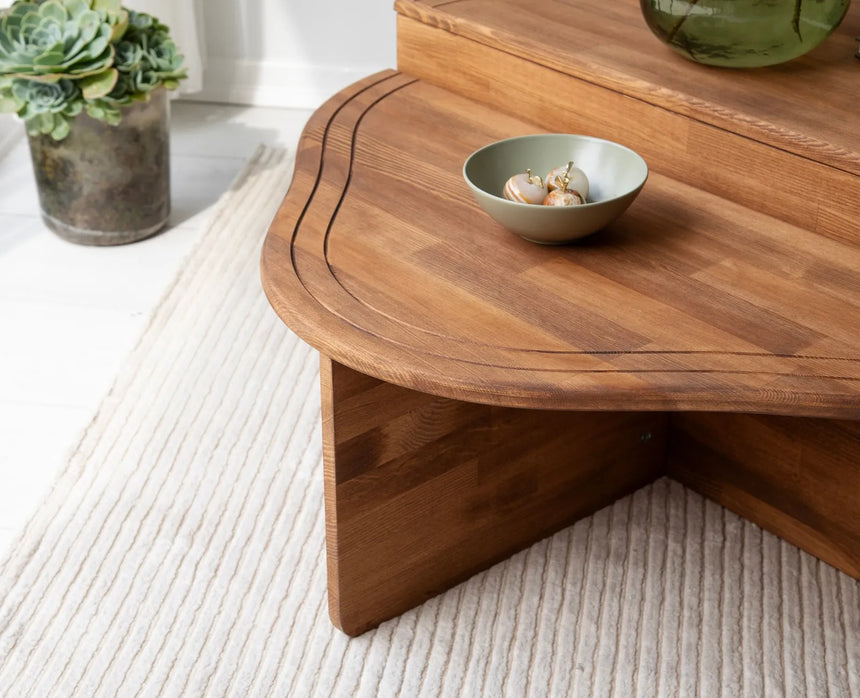 Couchtisch Altopiano aus massivem Kiefernholz in Kastanie, 90×45×40 cm von Hanah Home – Bild 3