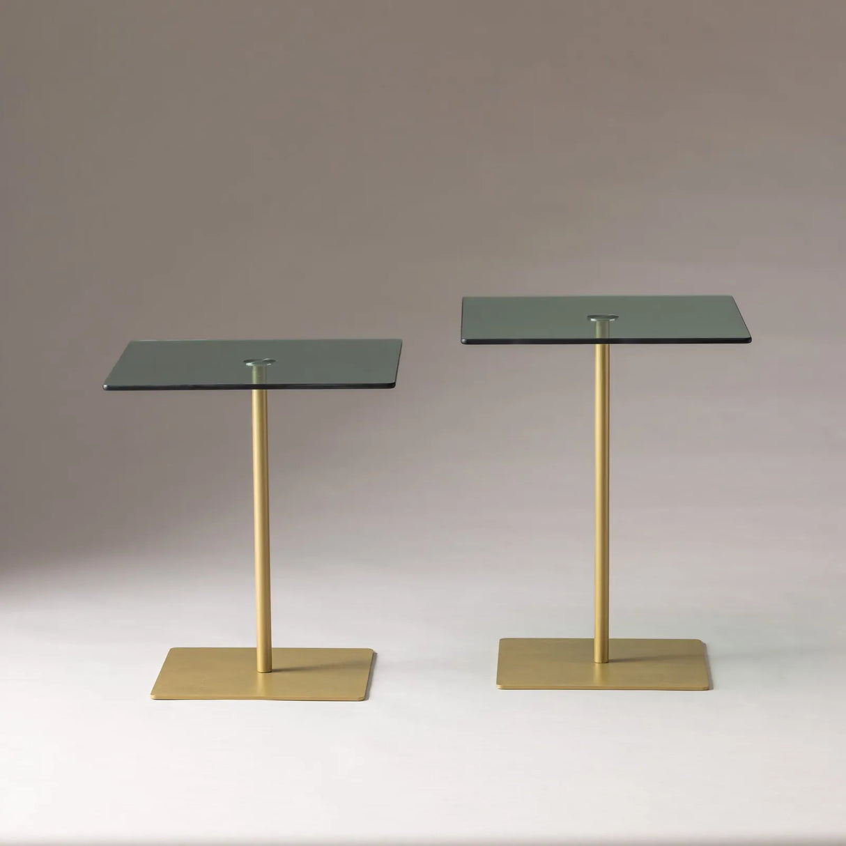 Couchtisch Elegante 2 aus gehärtetem Glas und melaminbeschichteten Holz in Gold und Grün, 45×40×40 cm von Hanah Home – Bild 7