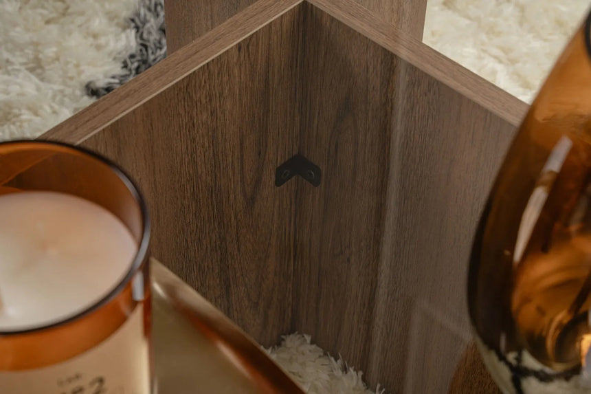 Couchtisch Flavio aus melaminbeschichteten Holz und gehärtetem Glas in Walnuss, 105×65×30 cm von Hanah Home – Bild 4