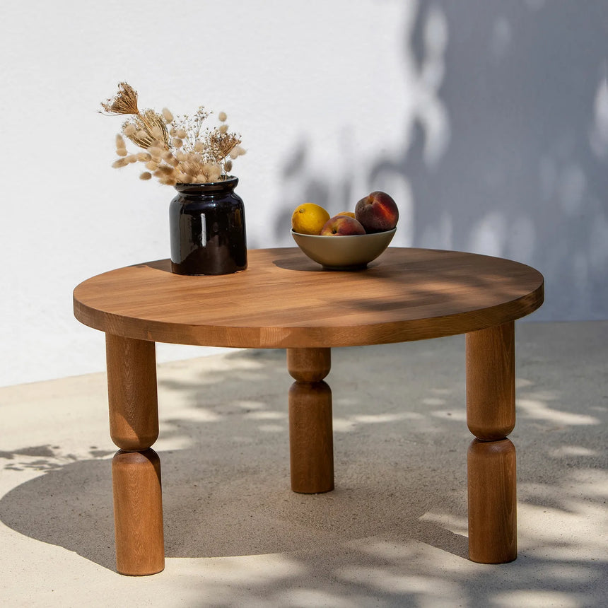 Couchtisch Ida aus Massivholz in Kastanie, 70×70×40 cm von Hanah Home – Bild 4