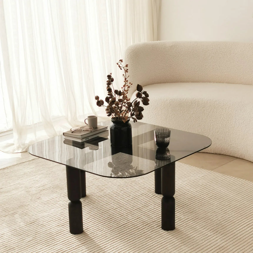 Couchtisch Kei aus Buchenholz und gehärtetem Glas in Anthrazit und Rauch, 80×80×40 cm von Hanah Home – Bild 4