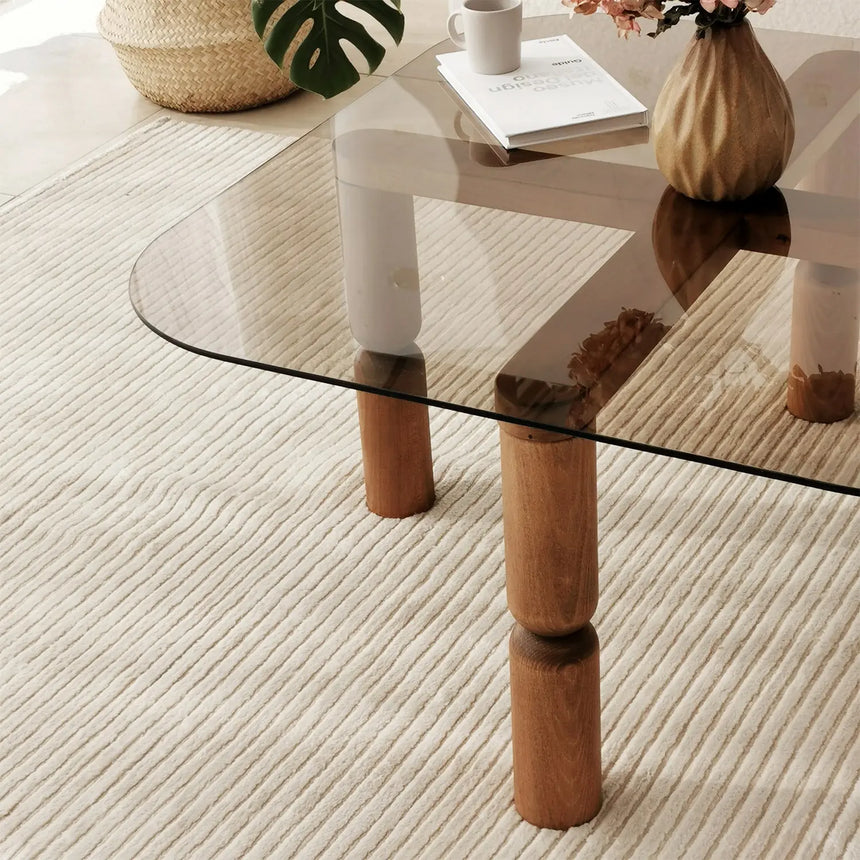 Couchtisch Kei aus Buchenholz und gehärtetem Glas in Walnuss und Bronze, 80×80×40 cm von Hanah Home – Bild 4