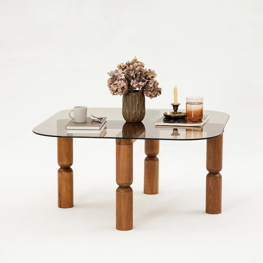 Couchtisch Kei aus Buchenholz und gehärtetem Glas in Walnuss und Bronze, 80×80×40 cm von Hanah Home – Bild 5