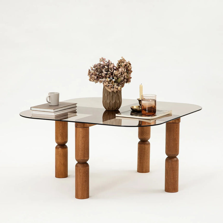 Couchtisch Kei aus Buchenholz und gehärtetem Glas in Walnuss und Bronze, 80×80×40 cm von Hanah Home – Bild 6