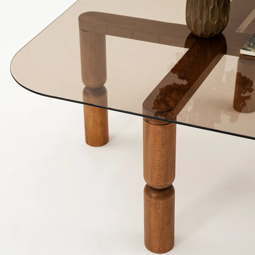 Couchtisch Kei aus Buchenholz und gehärtetem Glas in Walnuss und Bronze, 80×80×40 cm von Hanah Home – Bild 7