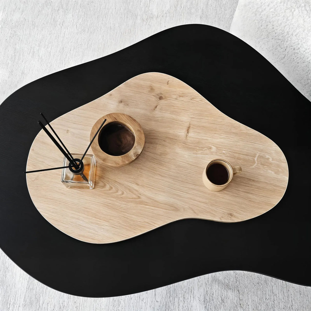 Couchtisch Melted aus melaminbeschichteten Holz, 105×65×35 cm von Hanah Home – Bild 7