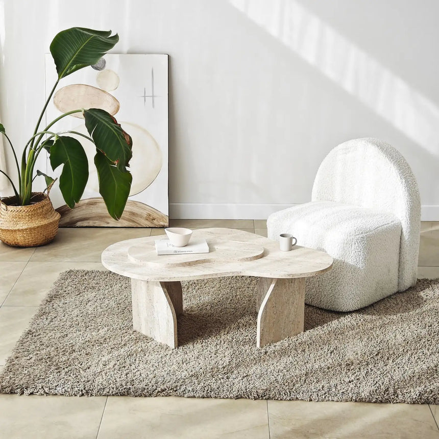 Couchtisch Melted aus melaminbeschichteten Holz in Travertin, 105×65×35 cm von Hanah Home – Bild 4