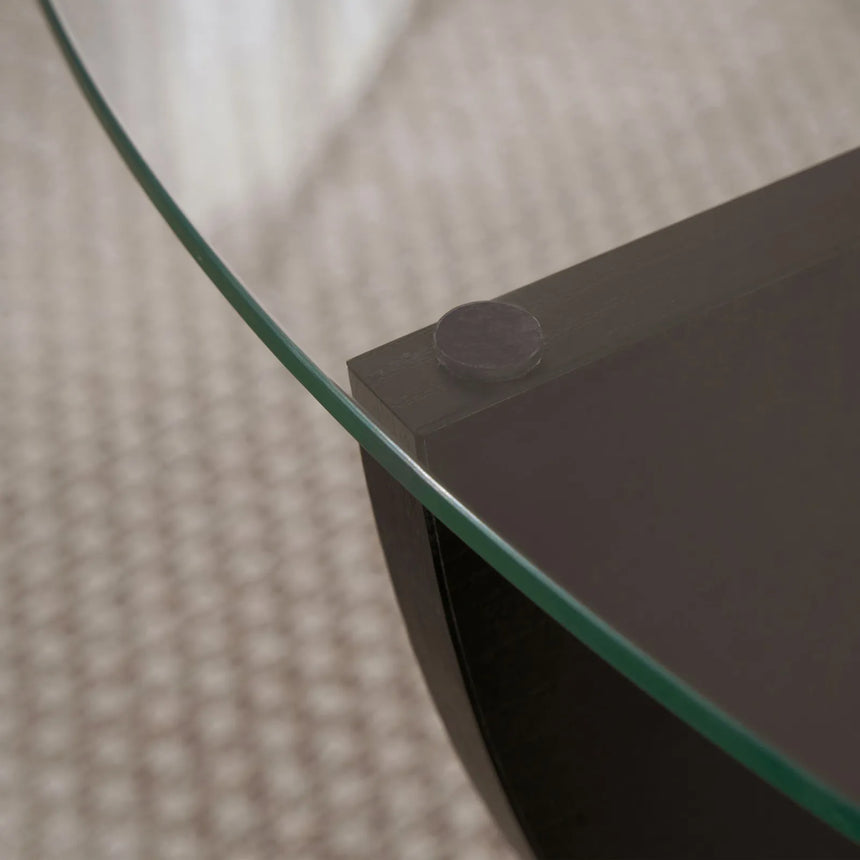 Runder Couchtisch Liya aus Glas und melaminbeschichtetem Spanplatte in Holzschwarz 90Ø von Hanah Home – Bild 6