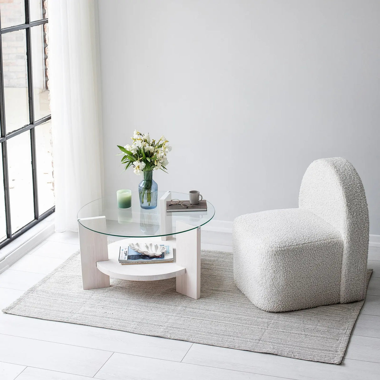 Runder Couchtisch Mahal aus massivem Kieferholz und gehärtetem Glas, 75×75×40 cm von Hanah Home – Bild 1