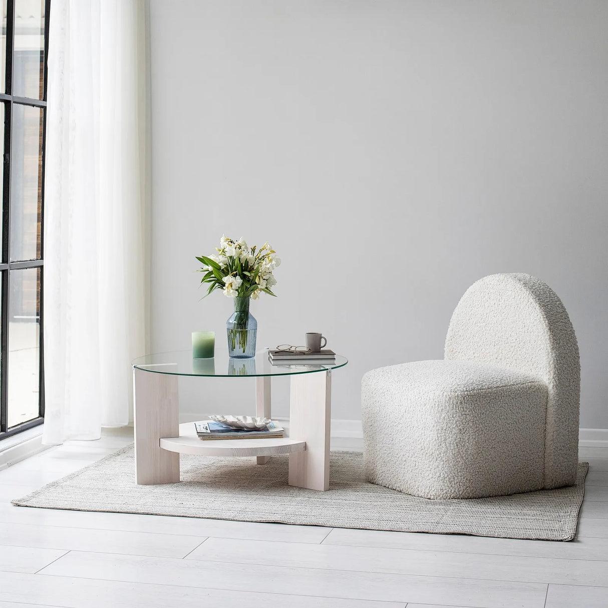 Runder Couchtisch Mahal aus massivem Kieferholz und gehärtetem Glas, 75×75×40 cm von Hanah Home – Bild 2