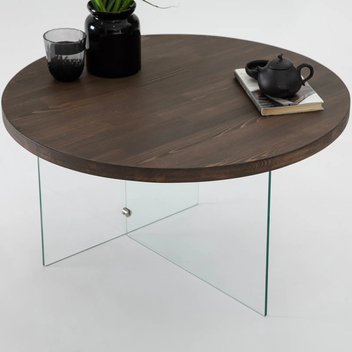 Runder Couchtisch Serenity aus Holz und gehärtetem Glas in Walnuss und Transparent 70Ø von Hanah Home – Bild 3