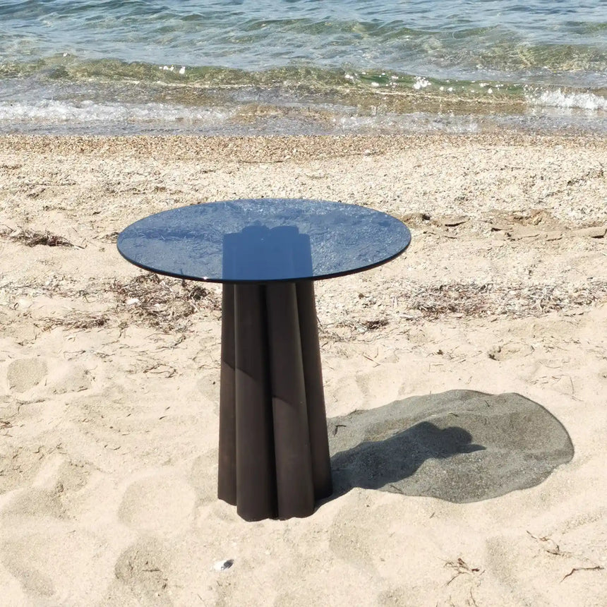 Runder Couchtisch Thales aus Buche und gehärtetem Glas in Schwarz und Dunkelgrau 50Ø von Hanah Home – Bild 5