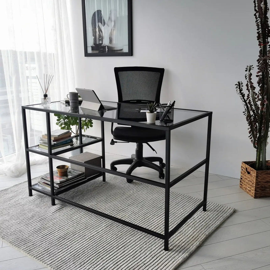 Schreibtisch Master aus gehärtetem Glas und Metall in Schwarz und Rauch, 130×60×75 cm von Hanah Home – Bild 1
