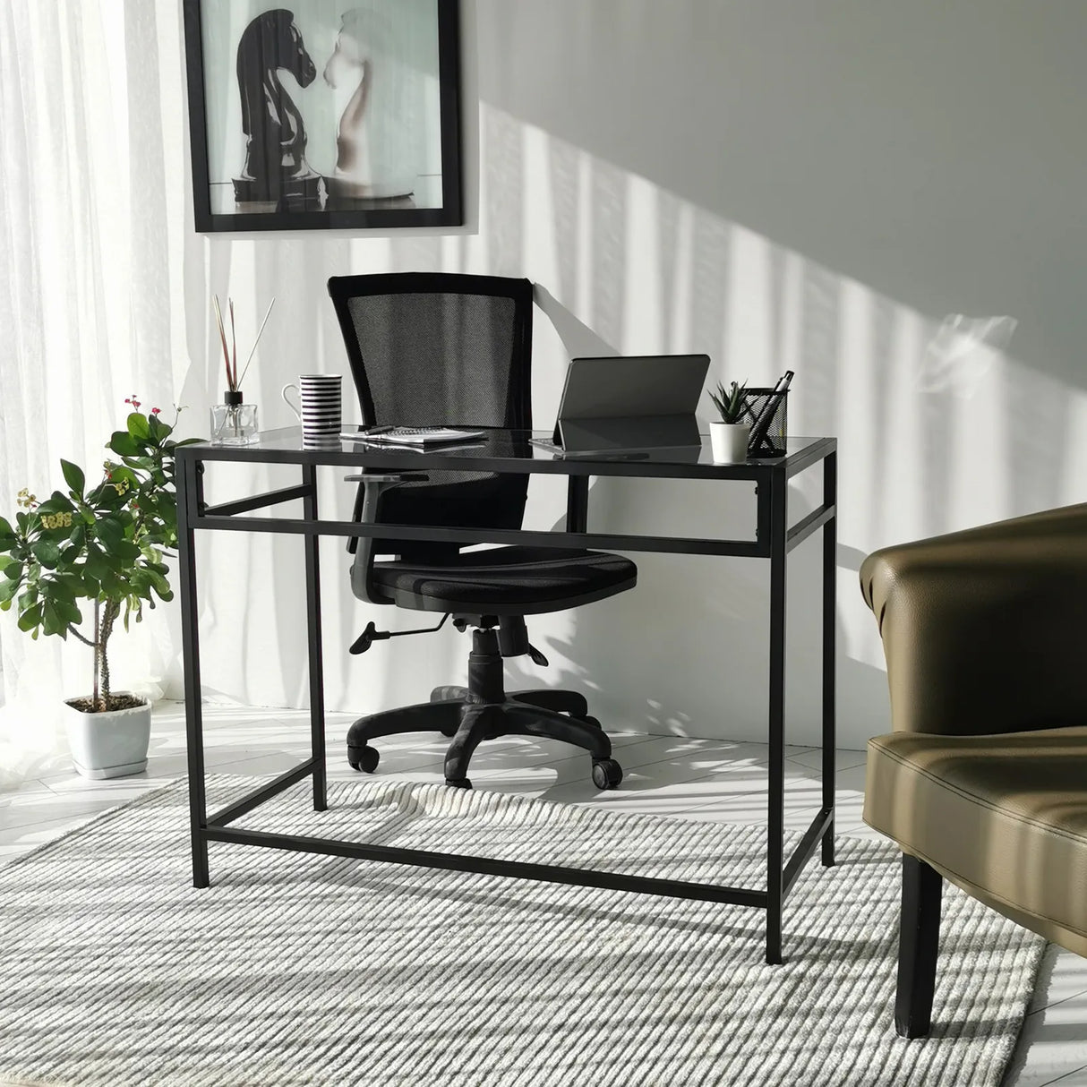 Schreibtische Network aus gehärtetem Glas und Metall in Schwarz und Rauch, 100×45×75 cm von Hanah Home – Bild 1