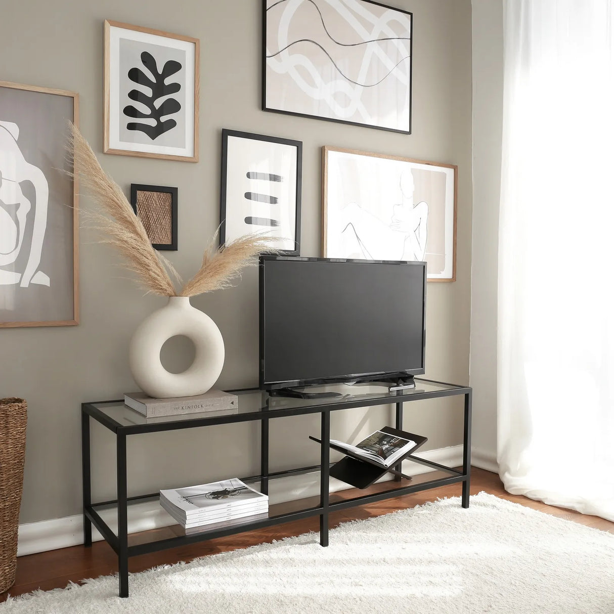 TV-Schrank Basic aus Metall und gehärtetem Glas, 130×40×45 cm von Hanah Home – Bild 2