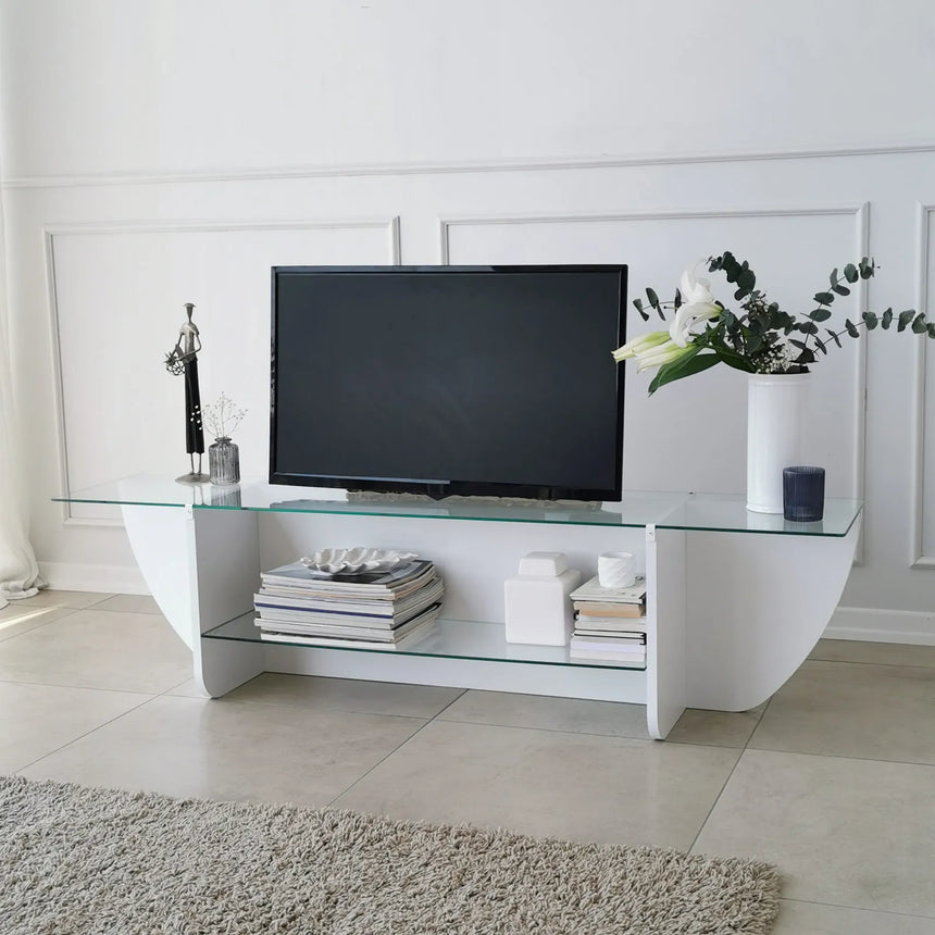 TV-Schrank Lily aus melaminharzbeschichteten Holz und gehärtetem Glas, 158×35×40 cm von Hanah Home – Bild 1