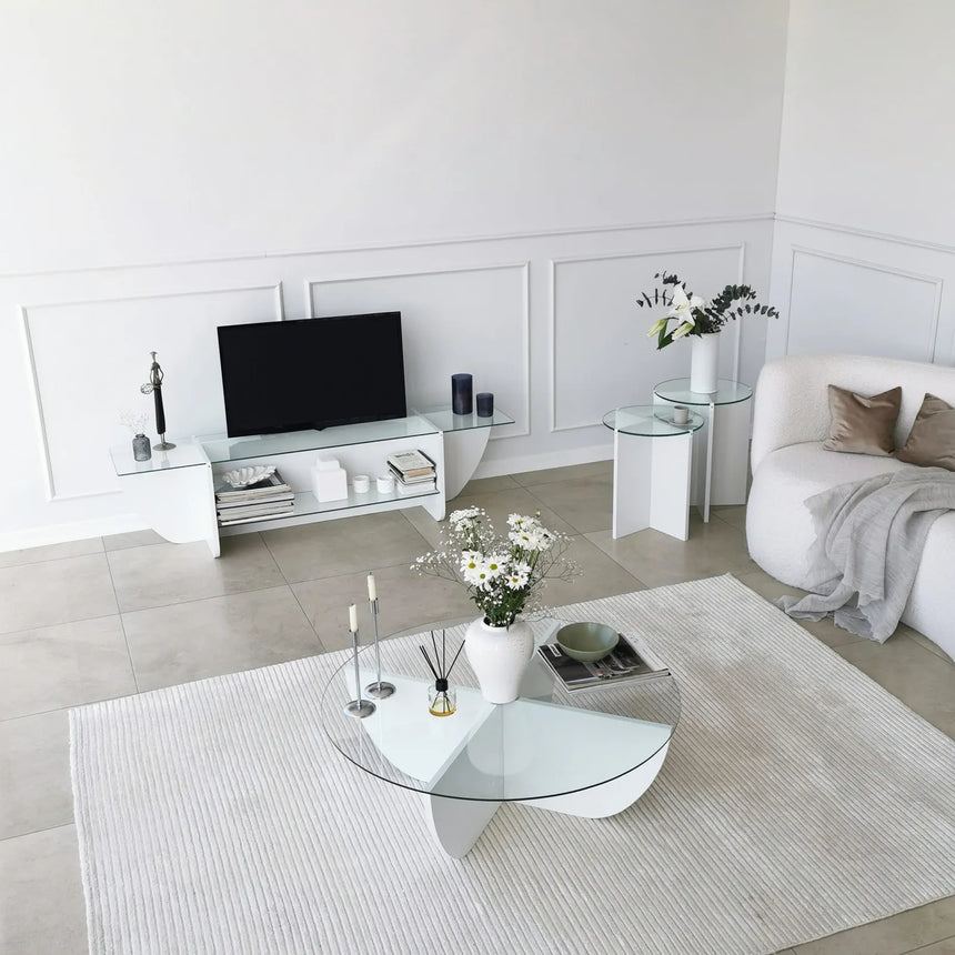 TV-Schrank Lily aus melaminharzbeschichteten Holz und gehärtetem Glas, 158×35×40 cm von Hanah Home – Bild 4