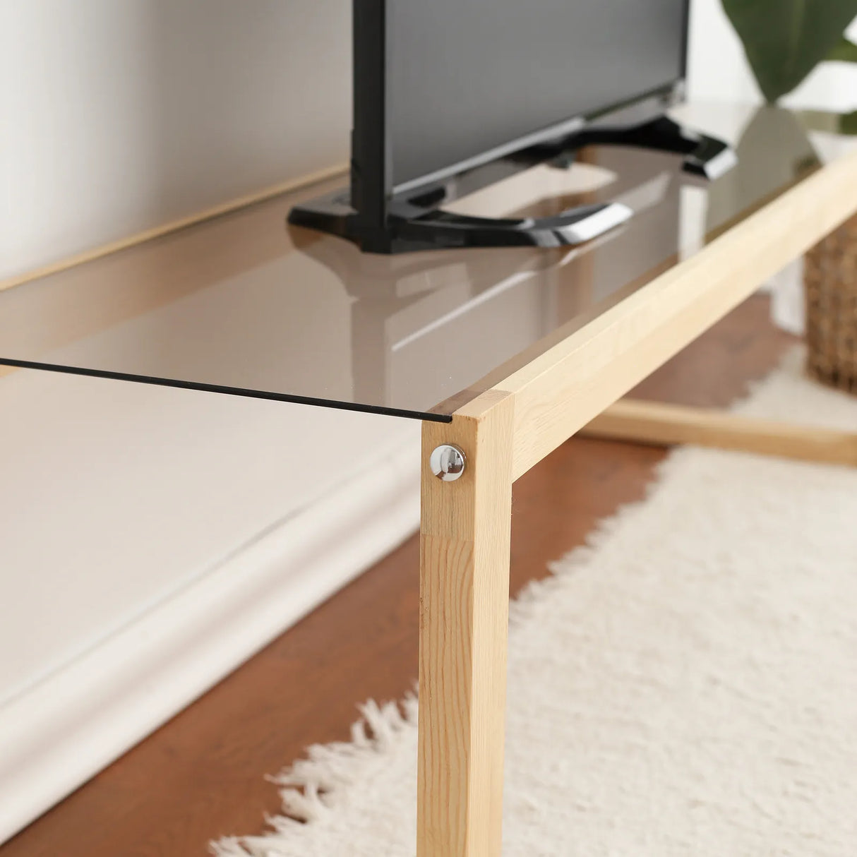 TV-Schrank Via aus massivem Kiefernholz und gehärtetem Glas naturbelassen, 130×40×40 cm von Hanah Home – Bild 7