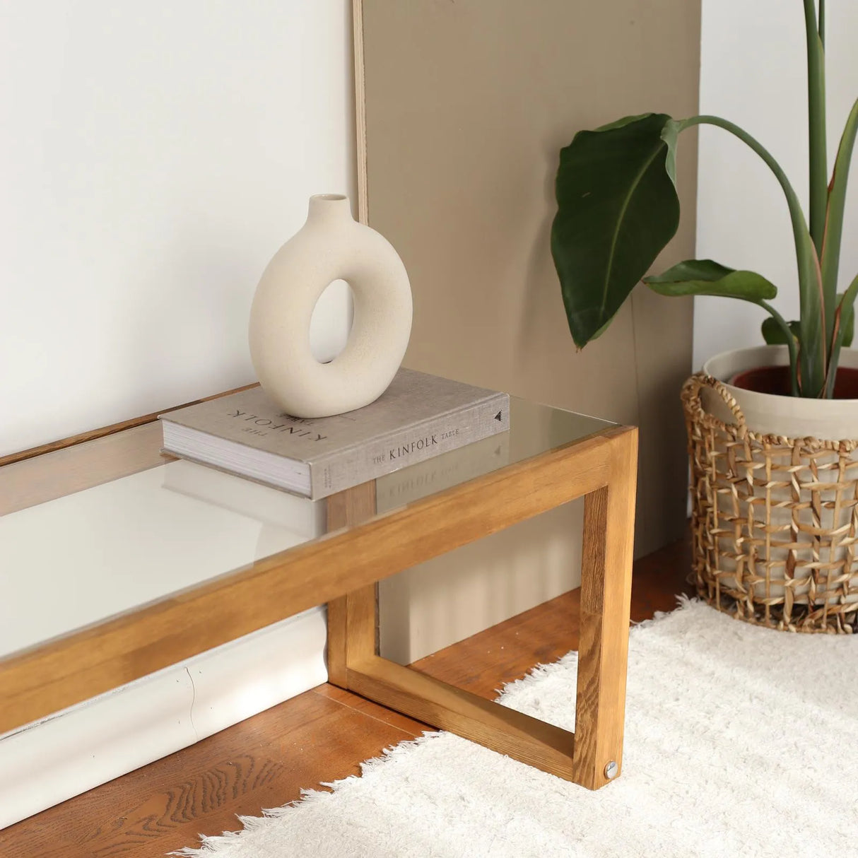 TV-Schrank Via aus massiven Kiefernholz und gehärtetem Glas, 130×40×40 cm von Hanah Home – Bild 6