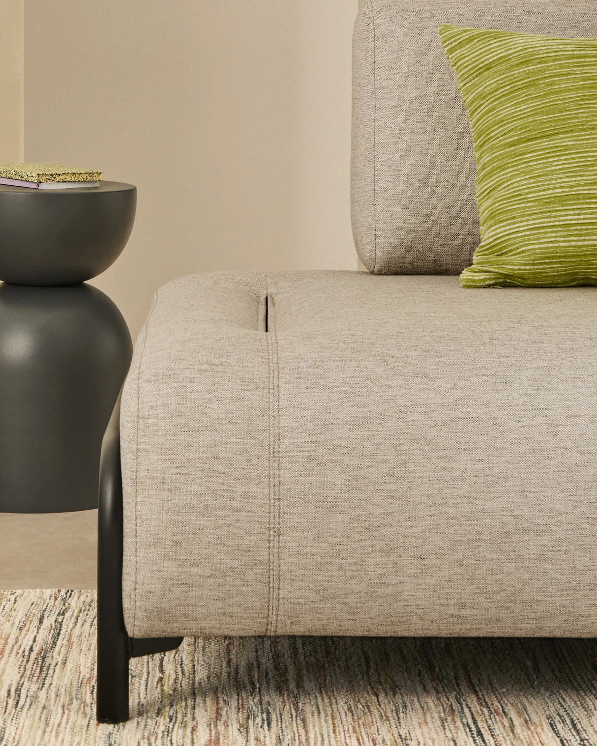 2-Sitzer-Modul Compo in Graubeige mit schwarzem Metallgestell 200 cm FSC Mix Credit von Kave Home – Produktbild 3