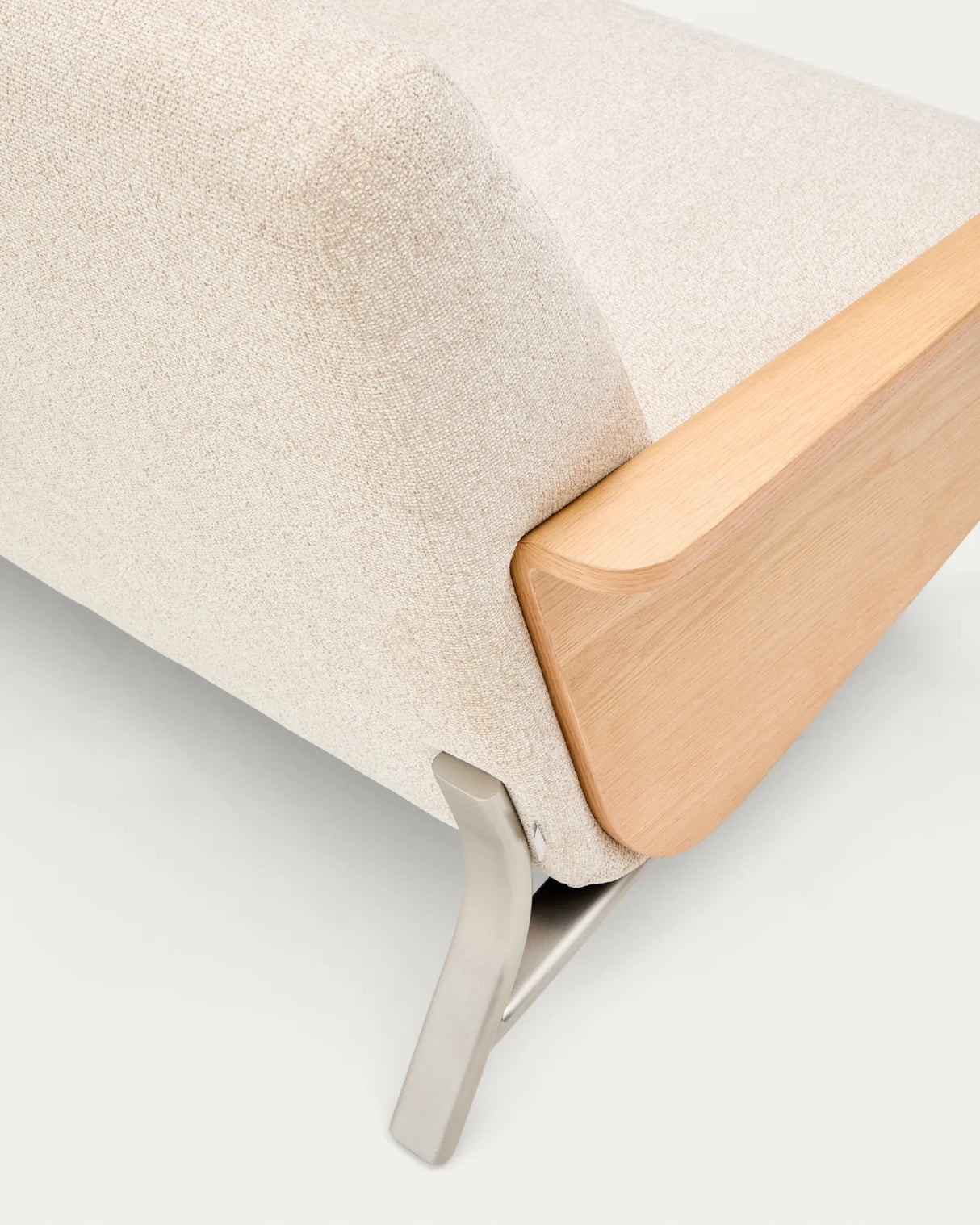 2-Sitzer-Sofa Amsen in Beige aus Eichensperrholz mit Beinen aus em gebürsteten Edelstahl 150 cm FSC 100 % von Kave Home – Produktbild 12