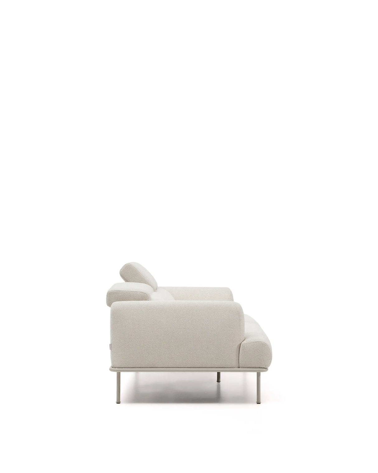 2-Sitzer-Sofa Aurum aus ecrufarbener Chenille mit verstellbarem Kopfteil und mattbeiger Metallbasis 210 cm FSC Mix Credit von Kave Home – Produktbild 10