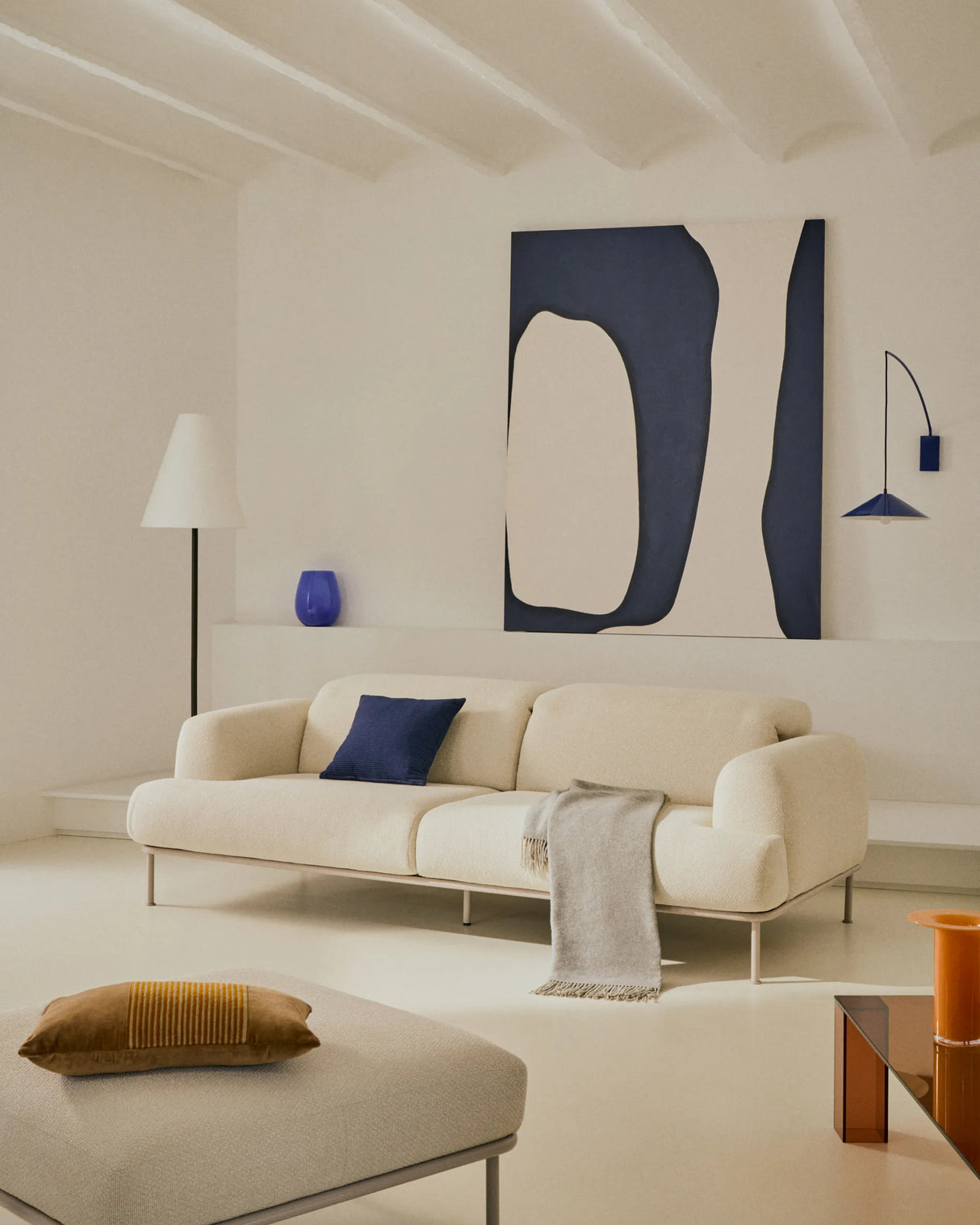 2-Sitzer-Sofa Aurum aus ecrufarbener Chenille mit verstellbarem Kopfteil und mattbeiger Metallbasis 210 cm FSC Mix Credit von Kave Home – Produktbild 2