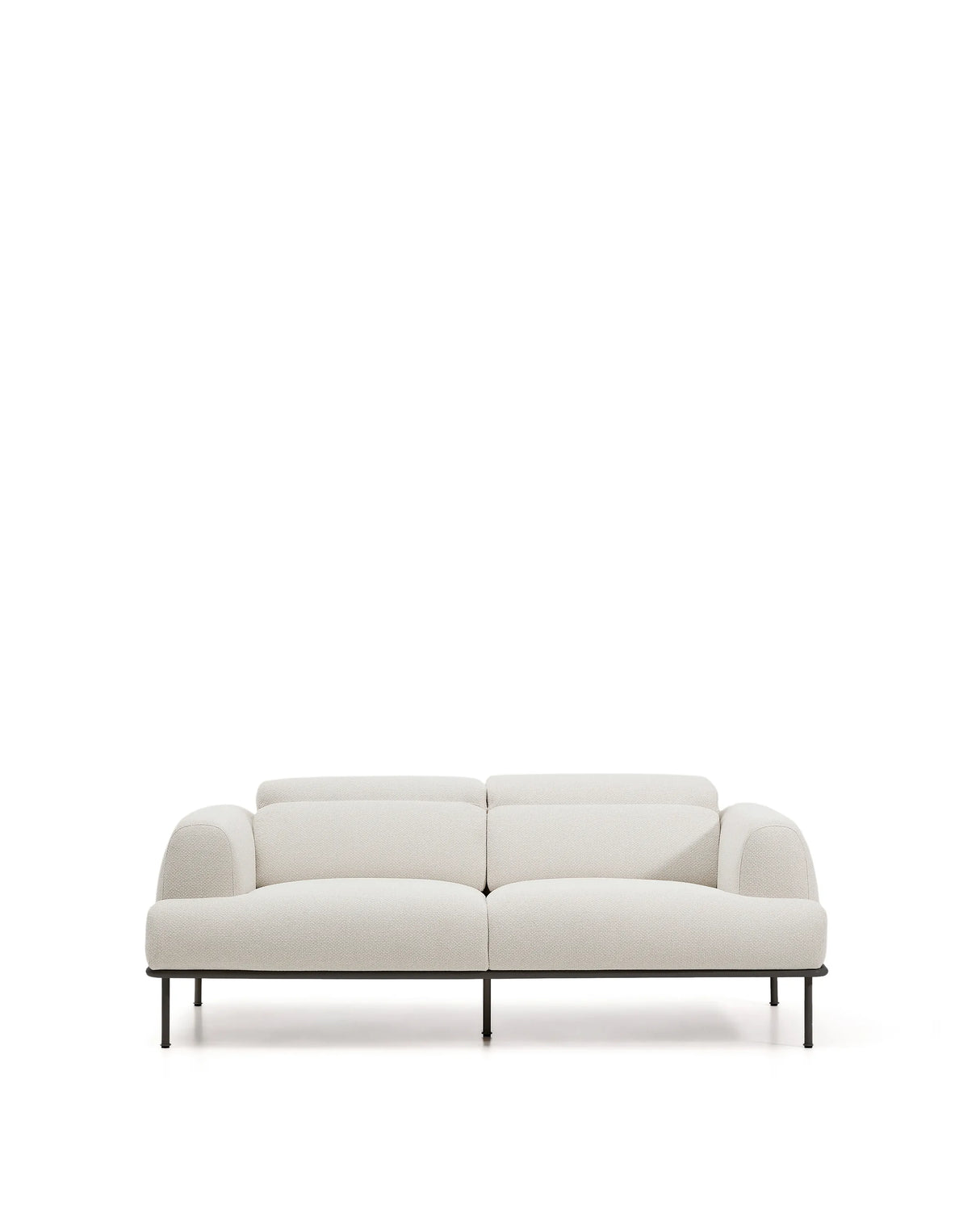 2-Sitzer-Sofa Aurum aus ecrufarbener Chenille mit verstellbarem Kopfteil und mattgrauer Metallbasis 210 cm FSC Mix Credit von Kave Home – Produktbild 1