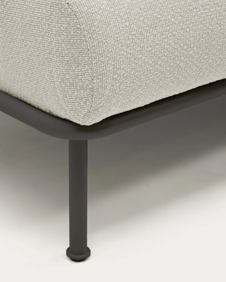 2-Sitzer-Sofa Aurum aus ecrufarbener Chenille mit verstellbarem Kopfteil und mattgrauer Metallbasis 210 cm FSC Mix Credit von Kave Home – Produktbild 17