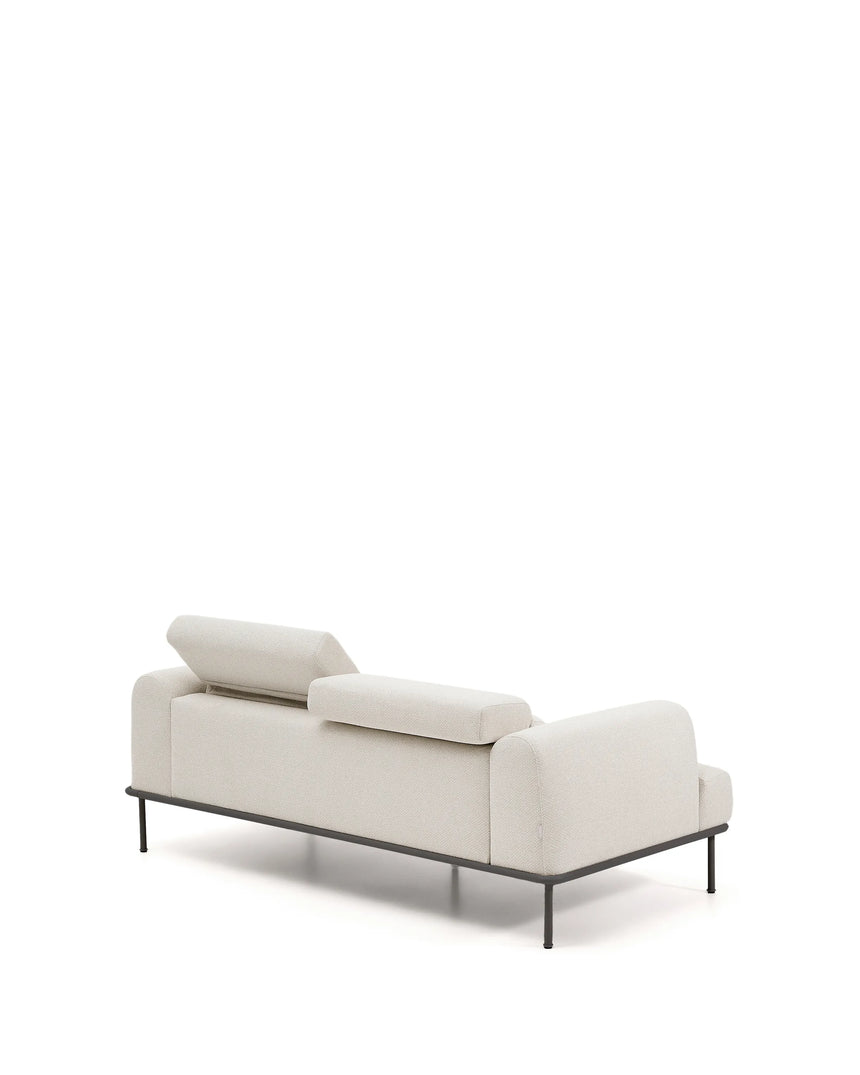 2-Sitzer-Sofa Aurum aus ecrufarbener Chenille mit verstellbarem Kopfteil und mattgrauer Metallbasis 210 cm FSC Mix Credit von Kave Home – Produktbild 7