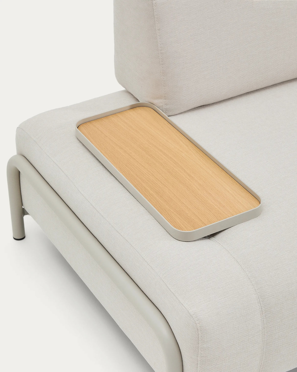 2-Sitzer-Sofa Compo aus Chenille in Ecru, kleines Tablett mit Eichenfurnier und beiges Metallgestell 200 cm FSC Mix Credit von Kave Home – Produktbild 6