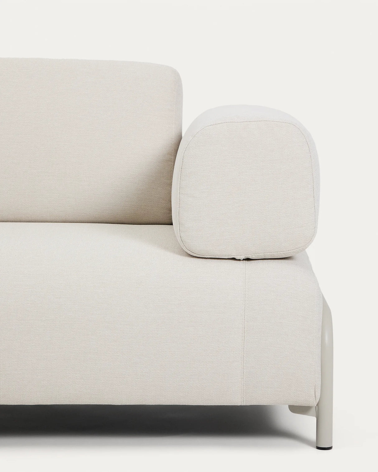 2-Sitzer-Sofa Compo aus Chenille in Ecru mit beigem Metallgestell 200 cm FSC Mix Credit von Kave Home – Produktbild 6