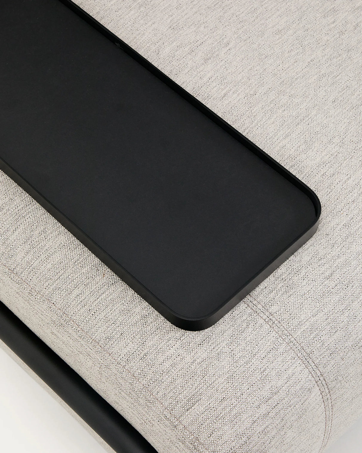 2-Sitzer-Sofa Compo in Graubeige mit kleinem Tablett und schwarzem Metallgestell 200 cm FSC Mix Credit von Kave Home – Produktbild 8