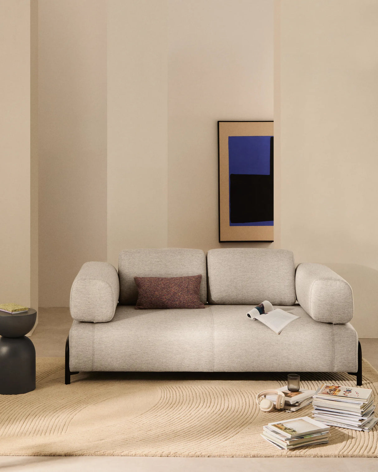 2-Sitzer-Sofa Compo in Graubeige mit schwarzem Metallgestell 200 cm FSC Mix Credit von Kave Home – Produktbild 2