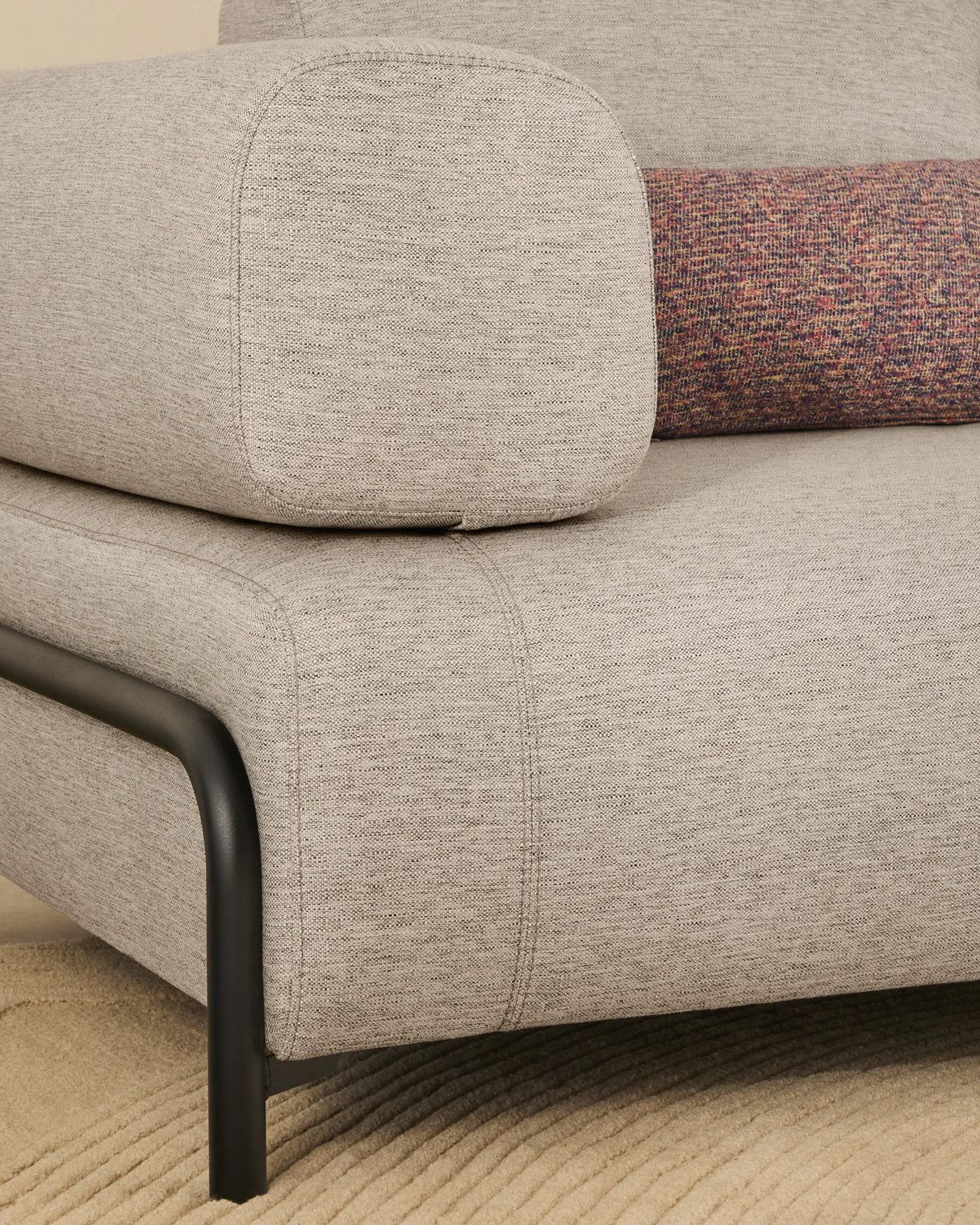 2-Sitzer-Sofa Compo in Graubeige mit schwarzem Metallgestell 200 cm FSC Mix Credit von Kave Home – Produktbild 3