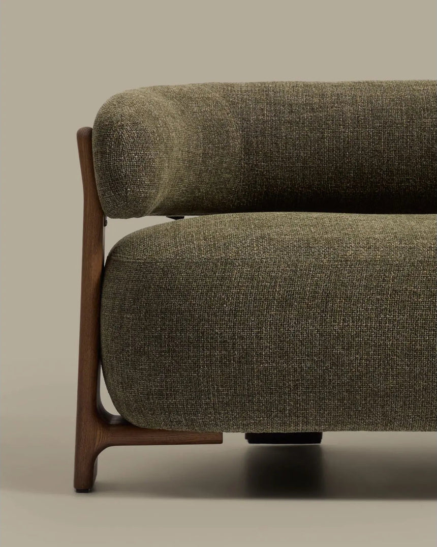 2-Sitzer-Sofa Granite mit grüner Chenille und Beinen aus massivem Eschenholz mit Nussbaumfinish, 155 cm, FSC 100 % von Kave Home – Bild 4