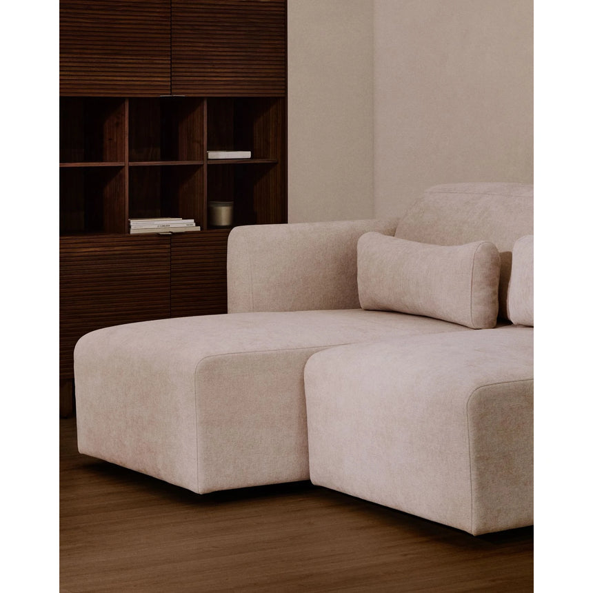 2-Sitzer-Sofa Lares mit elektrisch ausfahrbaren Sitzen und verstellbarer Kopfstütze in beiger Chenille, 180 cm von Kave Home – Produktbild 5