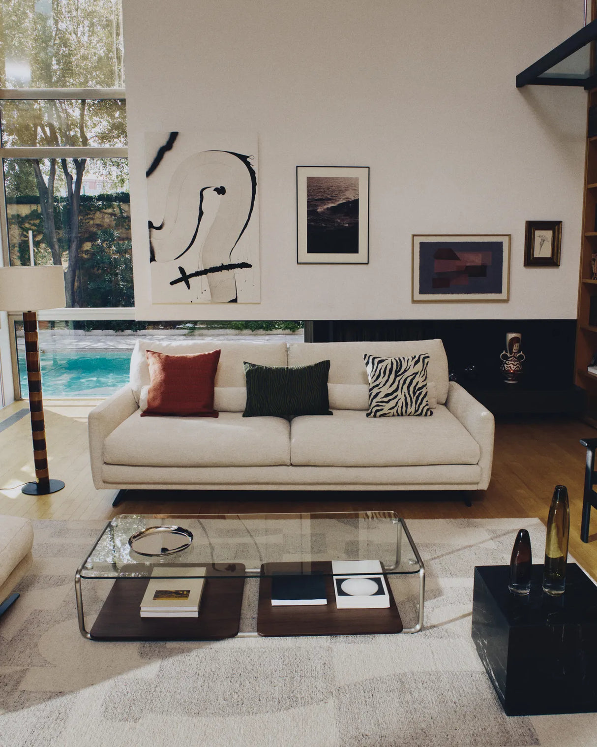 2-Sitzer-Sofa Veliro aus beiger Chenille mit schwarzen Stahlbeinen, 210 cm FSC Mix Credit von Kave Home – Bild 3