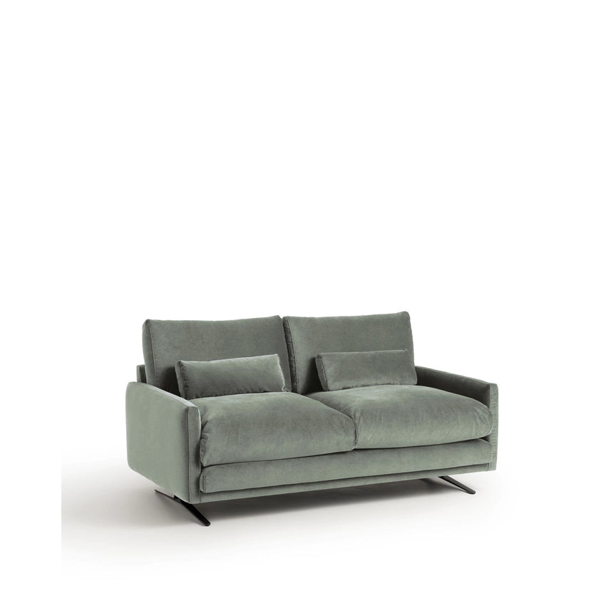 2-Sitzer-Sofa Veliro aus grünem Samt mit Stahlbeinen in schwarzer Ausführung, 180 cm FSC Mix Credit von Kave Home – Bild 4